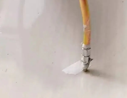 高州瓷砖空鼓维修公司专业解答在瓷砖铺贴过程中，如果使用的砂料过粗（如全部使用了粗砂），可能会导致以下问题